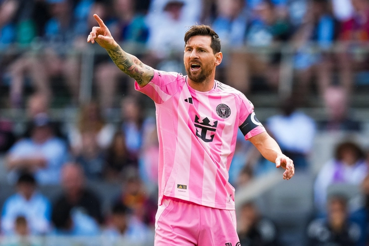 Những Đỉnh Cao và Khó Khăn Trong Sự Nghiệp của Messi và Ronaldo